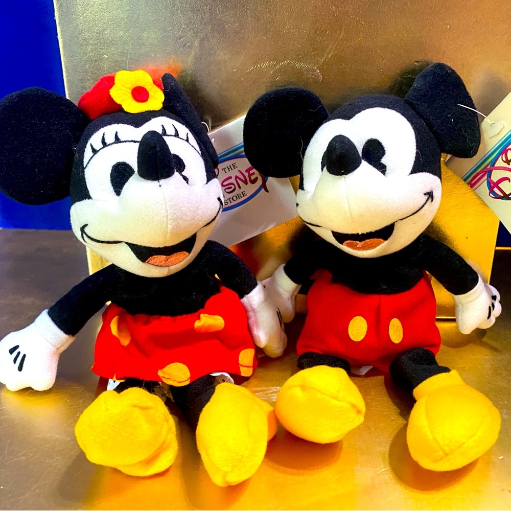Disney Store Exclusive NWT 1930’s Mickey and Minnie Beanbag Plush Set of 2